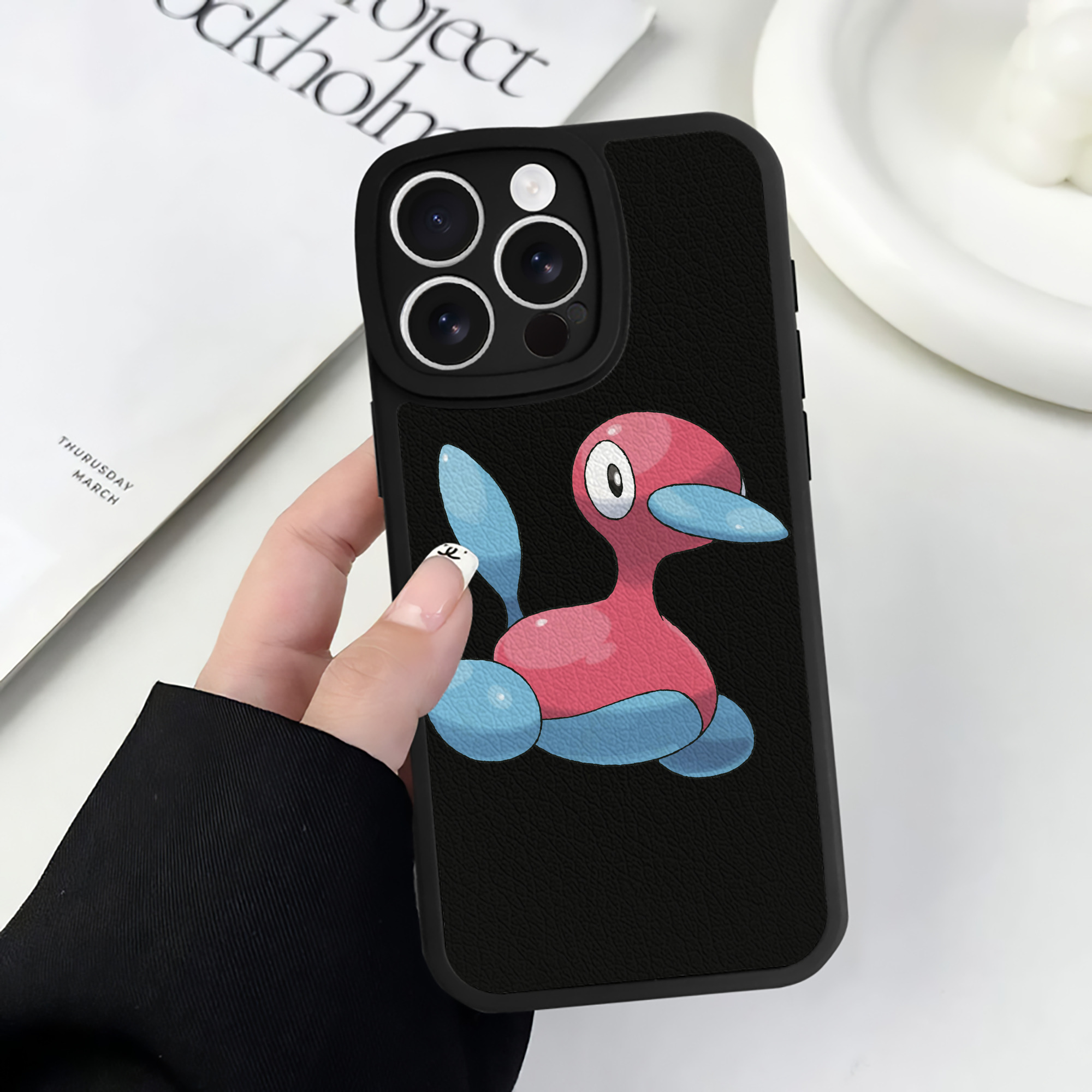 （画像用） ポケットモンスター Pokémon 【iPhone 16シリーズ対応】シリコンスマホケース（レザー調） 材質：シリコン
